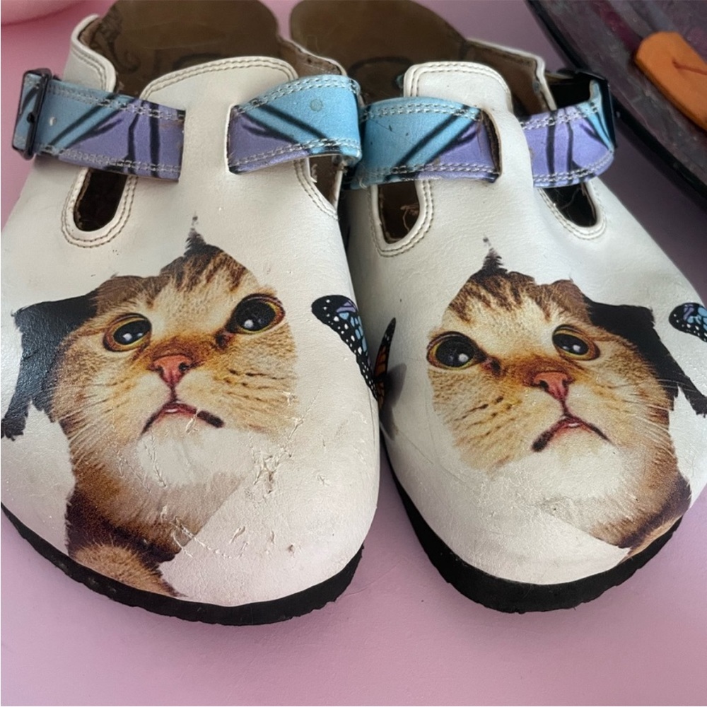 BLUE AND PURPLE COLORED PATTERNED AND SWEET CAT